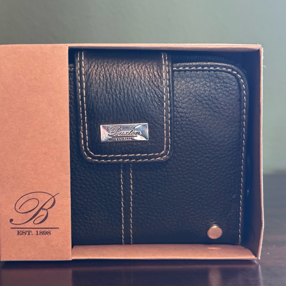 Buxton women’s nwt wallet
